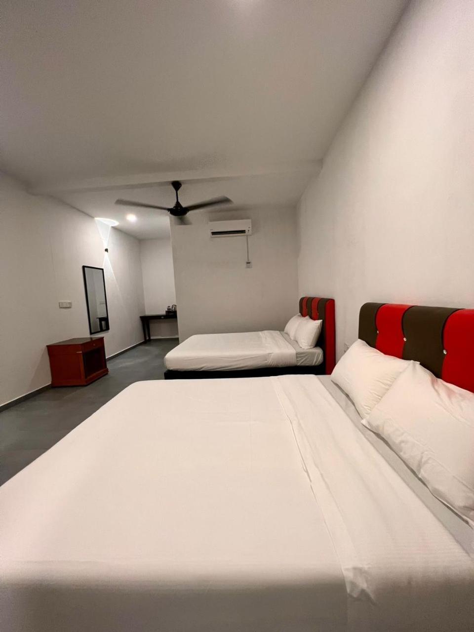 Dumba Bay Tioman Hotel Kampung Genting Buitenkant foto