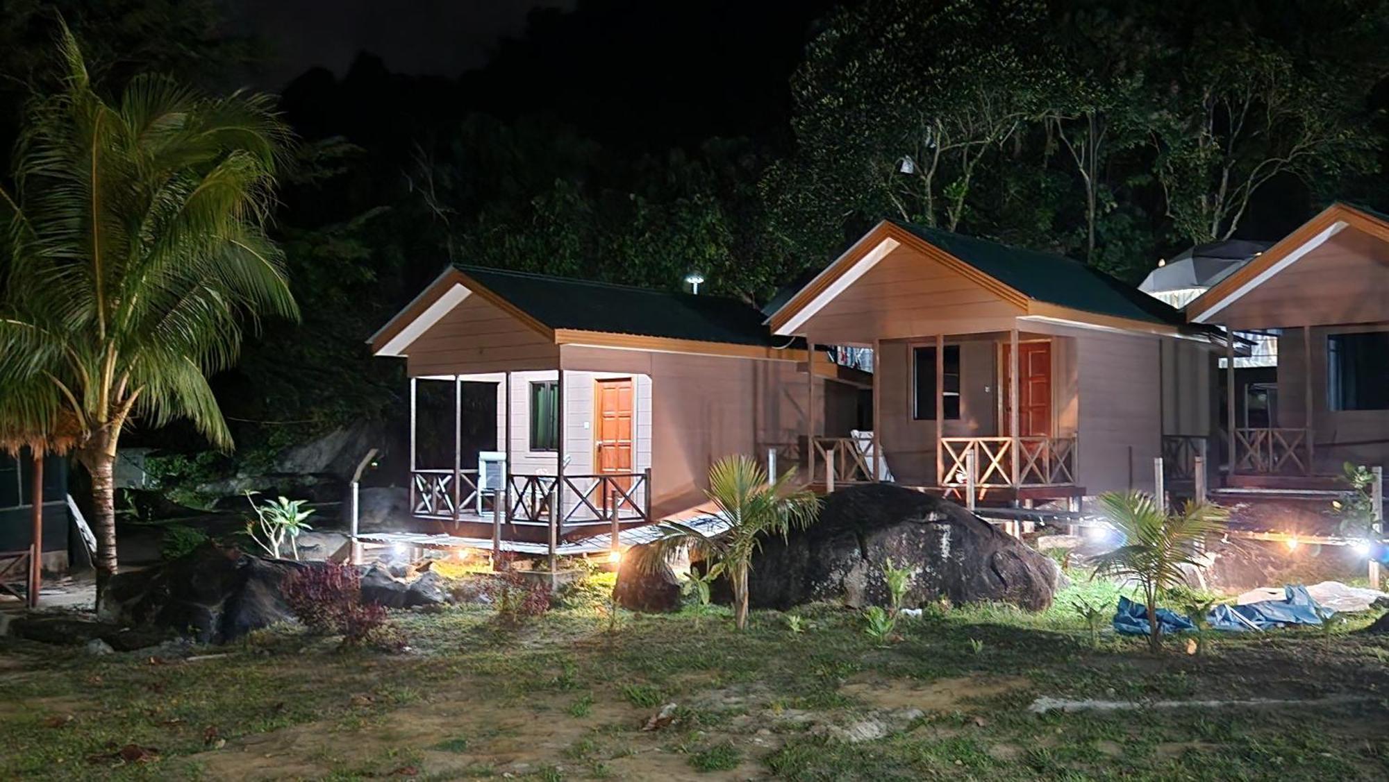 Dumba Bay Tioman Hotel Kampung Genting Buitenkant foto