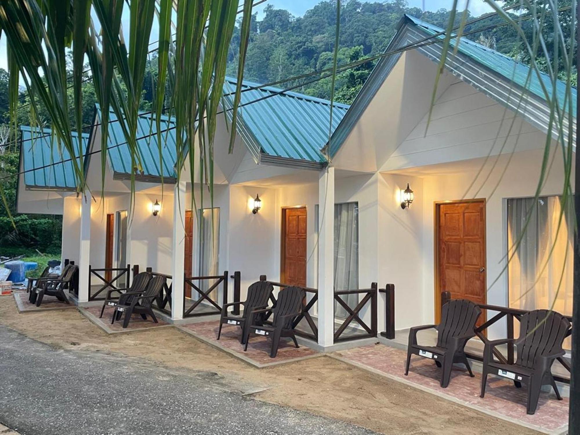 Dumba Bay Tioman Hotel Kampung Genting Buitenkant foto